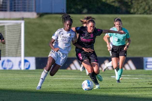 September 14, 2025, Alcala De Henares, Madrid, Spain: NURIA MENDOZA of Madrid C.F. Femenino fights the ball against NAOMI FELLER of Real Madrid Femenino CF during the match belonging to La LigaF season 25 26 soccer Ã¢â‚¬oe REAL MADRID FEM - MADRID CFF Ã¢â‚¬Â held on September 14, 2025, at the Ciudad Deportiva Real Madrid Valdebebas, Madrid, Spain. Alcala De Henares Spain - ZUMAc312 20250914_zsp_c312_273 Copyright: xOscarxManuelxSanchezx
