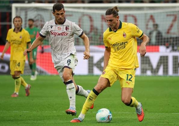 Foto IPP Roberto Bregani Milano 14-09-2025 Calcio Campionato di Serie A 2025 2026, Milan-Bologna Nella foto Adrien Rabiot del Milan in azione contro Remo Freuler del Bologna. Italy Photo Press World Copyright. italy ITALY  Copyright: xR4924_italyphotopressx