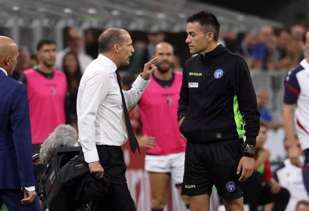 September 14, 2025, Milan, MILAN: Ac Milan s Massimiliano Allegri speaks with the referee Antonio Rapuano before to leave the pitch during the Italian serie A soccer match between Milan and Bologna at Giuseppe Meazza stadium in Milan, 14 September 2025..ANSA MATTEO BAZZI. Soccer; Serie A: Milan Vs Bologna  - ZUMAa110 20250914_zaf_a110_087 Copyright: xMatteoxBazzix