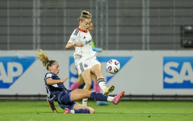 DEU, Hoffenheim, TSG Hoffenheim vs Eintracht Frankfurt, Google Pixel Bundesliga, DFB, Saison 2526, Dietmar Hopp Stadion, 2 Spieltag, im Bild v l n r Jill Janssens Hoffenheim 9 , Nina Lührßen Eintracht Frankfurt 11 DFB DFL REGULATIONS PROHIBIT ANY USE OF PHOTOGRAPHS AS IMAGE SEQUENCES AND OR QUASI VIDEO, 14 09 2025, Copyright: HMBxMedia HendrikxHamelau