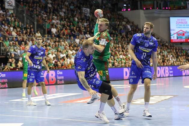 14 09 2025, xtgx, SC Magdeburg TVB Stuttgart v l Jonas Truchanovicius Stuttgart, 37 , Gisli Thorgeir Kristjansson Magdeburg, 10 duel, duel, fight, tackle Magdeburg