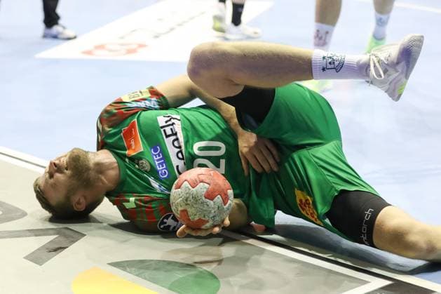 14 09 2025, xtgx, SC Magdeburg TVB Stuttgart v l Philipp Weber Magdeburg, 20 injured injury Magdeburg