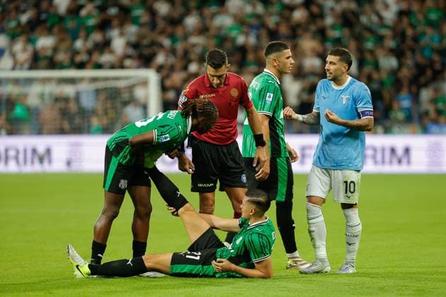 14th September 2025; Mapei Stadium, Reggio Emilia, Italy, Serie A Football, Sassuolo versus Lazio; Jay Idzes of US Sassuolo Calcio lies injured  EmanuelexPennacchio