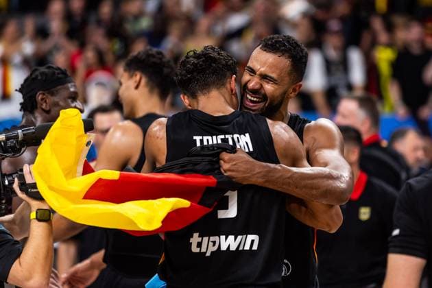 LAT, Eurobasket 205, European Basketball Championship, Final, Turkey Germany 14 09 2025, Riga Arena, Riga, LAT, Eurobasket 205, European Basketball Championship, Final, Turkey Germany Tristan da Silva Germany, No 5 , Johannes Thiemann Germany, No 32 cheering Â Photo Alexander Trienitz nordphoto GmbH nordphotoxGmbHx xTrienitz nph00051
