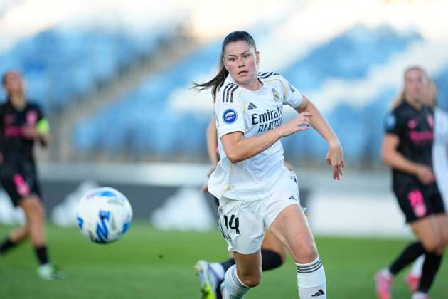 September 14, 2025, Valdebebas, Madrid, Spain: Maria Mendez Fernandez of Real Madrid CF in action during the Spanish Women League, Liga F, football match played between Real Madrid and Madrid CFF at Alfredo Di Stefano stadium on September 14, 2025, in Valdebebas, Madrid, Spain. Valdebebas Spain - ZUMA Mad 20250914_zaa_a181_317 Copyright: xOscarxJ.xBarrosox