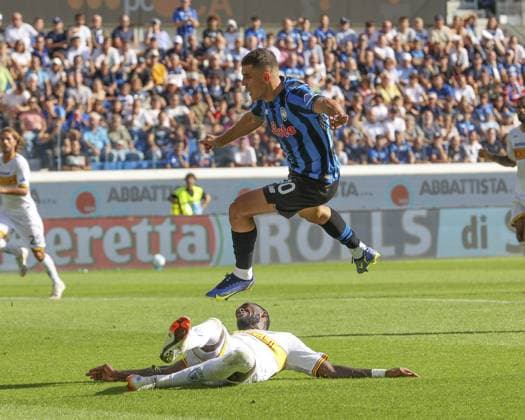 CALCIO - Serie A - Atalanta BC vs US Lecce Nikola Krstovic of Atalanta BC kick the ball during Atalanta BC vs US Lecce, 3Â° Serie A Enilive 2025-26 game at New Balance stadium in Bergamo (BG), Italy, on September 14, 2025. Bergamo Italy  Copyright: xIPAxSport ABACAx