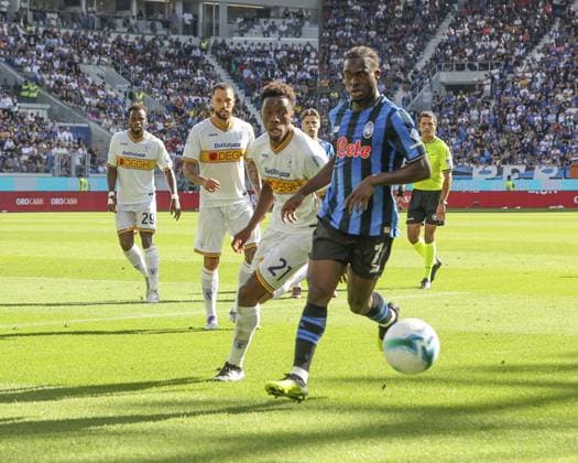 CALCIO - Serie A - Atalanta BC vs US Lecce Kamal Deen Sulemana Kamaldeen of Atalanta BC battle for the ball with Owen Kouassi of US Lecce during Atalanta BC vs US Lecce, 3Â° Serie A Enilive 2025-26 game at New Balance stadium in Bergamo (BG), Italy, on September 14, 2025. Bergamo Italy  Copyright: xIPAxSport ABACAx