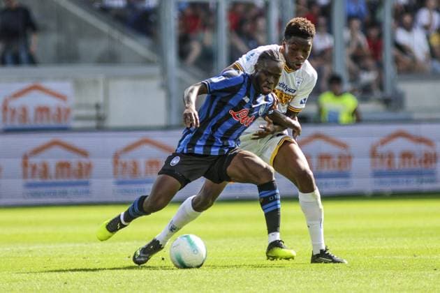 CALCIO - Serie A - Atalanta BC vs US Lecce Kamal Deen Sulemana Kamaldeen of Atalanta BC battle for the ball with Owen Kouassi of US Lecce during Atalanta BC vs US Lecce, 3Â° Serie A Enilive 2025-26 game at New Balance stadium in Bergamo (BG), Italy, on September 14, 2025. Bergamo Italy  Copyright: xIPAxSport ABACAx