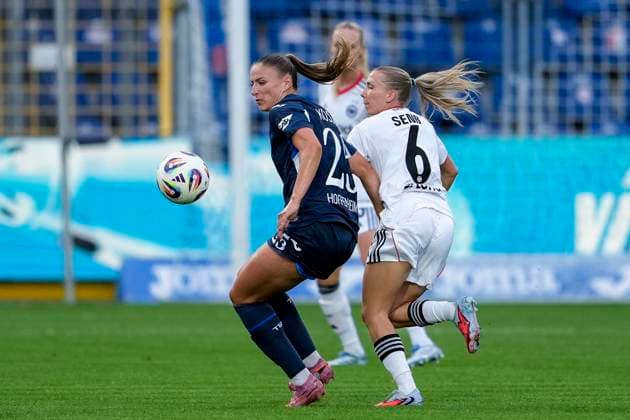 v li Melissa Kössler TSG, 25 , Elisa Senß Senss, SGE, 6 , duel, duel, tackle, tackling, dynamics, action, action, 14 09 2025, Sinsheim Hoffenheim Germany , Football, Google Pixel Women Bundesliga, TSG 1899 Hoffenheim Eintracht Frankfurt, DFB DFL REGULATIONS PROHIBIT ANY USE OF PHOTOGRAPHS AS IMAGE SEQUENCES AND OR QUASI VIDEO xozx