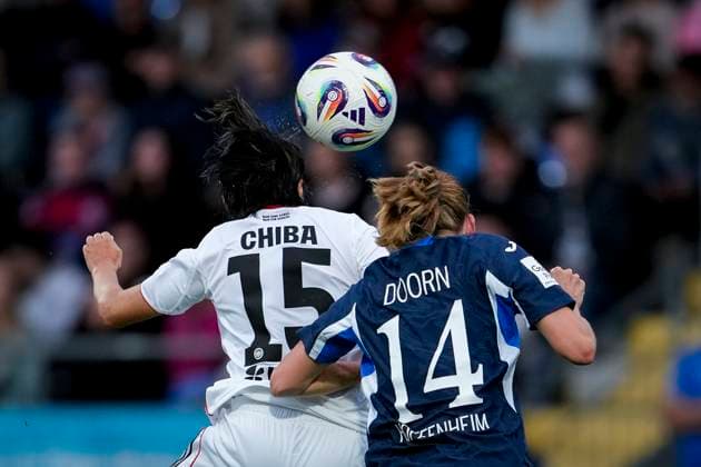 v li Remina Chiba SGE, 15 , Lisa Doorn TSG, 14 , at header, header duel, game scene, duel in the air, action, action, 14 09 2025, Sinsheim Hoffenheim Germany , football, Google Pixel Women Bundesliga, TSG 1899 Hoffenheim Eintracht Frankfurt, DFB DFL REGULATIONS PROHIBIT ANY USE OF PHOTOGRAPHS AS IMAGE SEQUENCES AND OR QUASI VIDEO xozx