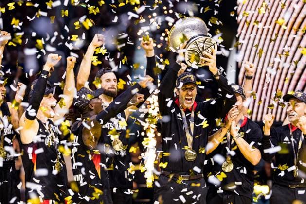 FIBA EuroBasket 2025 Gold Turkey Germany 14 09 2025 Alex Mumbru national coach Germany cheering with trophy, trophy in confetti rain FIBA EuroBasket 2025 Gold Turkey Germany Riga, Arena Riga on 14 09 2025 Copyright: xBEAUTIFULxSPORTS Wunderlx