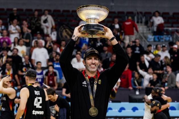 FIBA EuroBasket 2025 Gold Turkey Germany 14 09 2025 Alex Mumbru national coach Germany with trophy, gold medal, smiling FIBA EuroBasket 2025 Gold Turkey Germany Riga, Arena Riga on 14 09 2025 Copyright: xBEAUTIFULxSPORTS Wunderlx