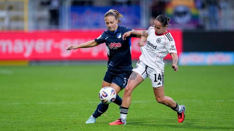 v li Jamilla Sofia Rankin TSG, 5 , Geraldine Reuteler SGE, 14 , duel, duel, tackle, tackling, dynamics, action, action, 14 09 2025, Sinsheim Hoffenheim Germany , Football, Google Pixel Women Bundesliga, TSG 1899 Hoffenheim Eintracht Frankfurt, DFB DFL REGULATIONS PROHIBIT ANY USE OF PHOTOGRAPHS AS IMAGE SEQUENCES AND OR QUASI VIDEO xozx