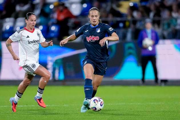 v li Geraldine Reuteler SGE, 14 , Jamilla Sofia Rankin TSG, 5 , Action, Action, Game scene, 14 09 2025, Sinsheim Hoffenheim Germany , Soccer, Google Pixel Women Bundesliga, TSG 1899 Hoffenheim Eintracht Frankfurt, DFB DFL REGULATIONS PROHIBIT ANY USE OF PHOTOGRAPHS AS IMAGE SEQUENCES AND OR QUASI VIDEO xozx