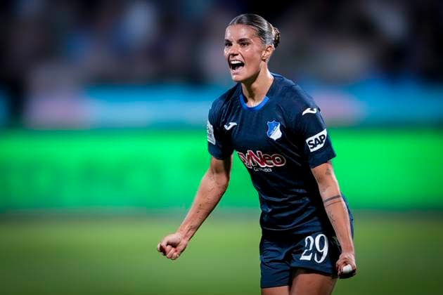 Goalscorer Selina Cerci TSG, 29 , player of TSG 1899 Hoffenheim, cheers about the goal to 2 0, cheer, cheer, goal celebration, celebrate the goal, goal, celebration, cheers about the goal, rejoicing, joy, rejoices, optimistic, positive, game scene, highlight, single image, single photo, action, action, 14 09 2025, Sinsheim Hoffenheim Germany , football, Google Pixel Frauen Bundesliga, TSG 1899 Hoffenheim Eintracht Frankfurt, DFB DFL REGULATIONS PROHIBIT ANY USE OF PHOTOGRAPHS AS IMAGE SEQUENCES AND OR QUASI VIDEO xozx