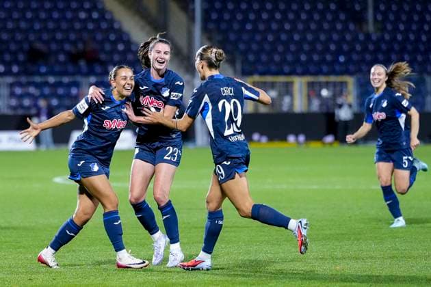 from left goal scorer Linda Natter TSG, 11 , Chiara Hahn TSG, 23 , Selina Cerci TSG, 29 , Jamilla Sofia Rankin TSG, 5 , TSG 1899 Hoffenheim players, celebrate the goal, celebrate the goal, goal, celebration, cheers about the goal, joy, joy, optimistic, positive, game scene, highlight, action, action, 14 09 2025, Sinsheim Hoffenheim Germany , Soccer, Google Pixel Women Bundesliga, TSG 1899 Hoffenheim Eintracht Frankfurt, DFB DFL REGULATIONS PROHIBIT ANY USE OF PHOTOGRAPHS AS IMAGE SEQUENCES AND OR QUASI VIDEO xozx