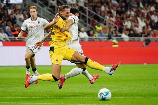 AC Milan v Bologna FC 1909 - Serie A Adrien Rabiot of AC Milan plays during the Italian championship Serie A football match between AC Milan and Bologna FC at San Siro stadium in Milan, Italy, on September 14, 2025. Milan Italy Italy  Copyright: xLucaxRossinix originalFilename:rossini-acmilanv250914_npeHg.jpg