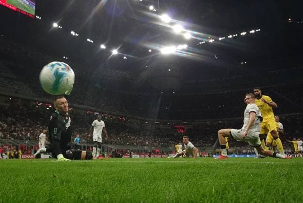 (250915) -- MILAN, Sept. 15, 2025 -- Bologna s goalkeeper Lukasz Skorupski (L) fails to save the goal of Luca Modric of AC Milan during a Serie A football match between AC Milan and Bologna in Milan, Italy, Sept. 14, 2025. (Photo by Xinhua) (SP)ITALY-MILAN-FOOTBALL-SERIE A-AC MILAN VS BOLOGNA AlbertoxLingria 