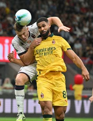 (250915) -- MILAN, Sept. 15, 2025 -- AC Milan s Ruben Loftus-Cheek (R) vies with Bologna s Lewis Ferguson during a Serie A football match between AC Milan and Bologna in Milan, Italy, Sept. 14, 2025. (Photo by Xinhua) (SP)ITALY-MILAN-FOOTBALL-SERIE A-AC MILAN VS BOLOGNA AlbertoxLingria 