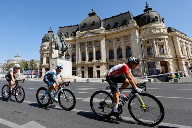(250915) -- ROMANIA, Sept. 15, 2025 -- Cyclists pass the National Central University Library during the last stage of Tour of Romania 2025 cycling race in Bucharest, Romania, Sept. 14, 2025. (Photo by Xinhua) (SP)ROMANIA-BUCHAREST-CYCLING TOUR OF ROMANIA CristianxCristel 