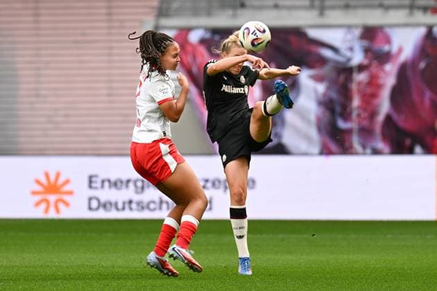 Soccer I Women I Season 2025 2026 I Bundesliga I 2 Matchday I RB Leipzig FC Bayern Munich I 14 09 2025 Duel Lisa Baum 11, Rasenballsport Leipzig and Carolin Simon 30, FC Bayern Munich Leipzig Red Bull Arena Saxony Germany Copyright: xLobeca InesxHähnelx