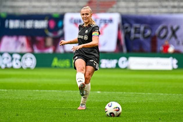 Soccer I Women I Season 2025 2026 I Bundesliga I 2 Matchday I RB Leipzig FC Bayern Munich I 14 09 2025 Georgia Stanway 31, FC Bayern Munich plays the ball Crop, close-up, portrait, portrait, single photo, single image, body Leipzig Red Bull Arena Saxony Germany Copyright: xLobeca InesxHähnelx