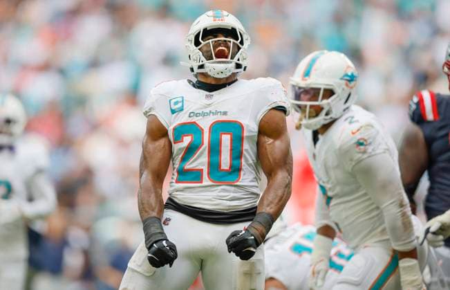 September 14, 2025, Miami Gardens, Fl, USA: Miami Dolphins linebacker Jordyn Brooks 20 reacts after a stop in the NFL, American Football Herren, USA football game against the New England Patriots Hard Rock Stadium in Miami Gardens, Florida, on Sunday, Sept. 14, 2025. Miami Gardens USA - ZUMAm67_ 20250914_zaf_m67_010 Copyright: xAlxDiazx Miami Gardens USA - ZUMA0833 0833712720st Copyright: xIMAGO AlxDiazx