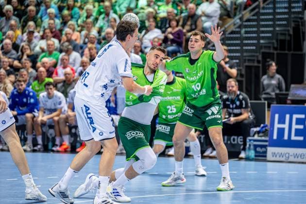 Handball Bundesliga HSG Wetzlar TBV Lemgo Lippe, 14 09 25 Filip Vistorop HSG Wetzlar, 4 , Josip Simic HSG Wetzlar, 10 , Frederik Simak TBV Lemgo Lippe, 8 Handball Bundesliga HSG Wetzlar TBV Lemgo Lippe Wetzlar, 14 09 25 Copyright: xBEAUTIFULxSPORTS Roeczeyx