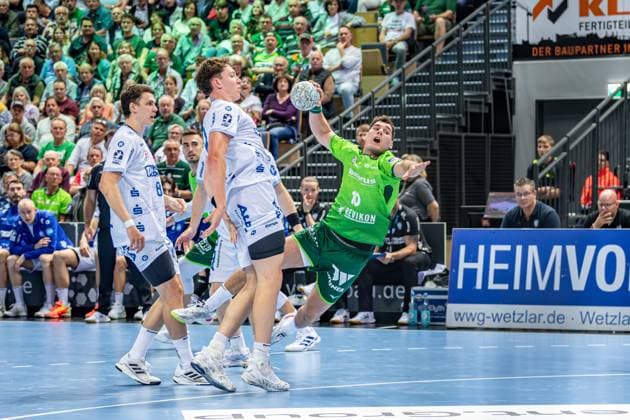 Handball Bundesliga HSG Wetzlar TBV Lemgo Lippe, 14 09 25 Josip Simic HSG Wetzlar, 10 , Frederik Simak TBV Lemgo Lippe, 8 , Handball Bundesliga HSG Wetzlar TBV Lemgo Lippe Wetzlar, 14 09 25 Copyright: xBEAUTIFULxSPORTS Roeczeyx