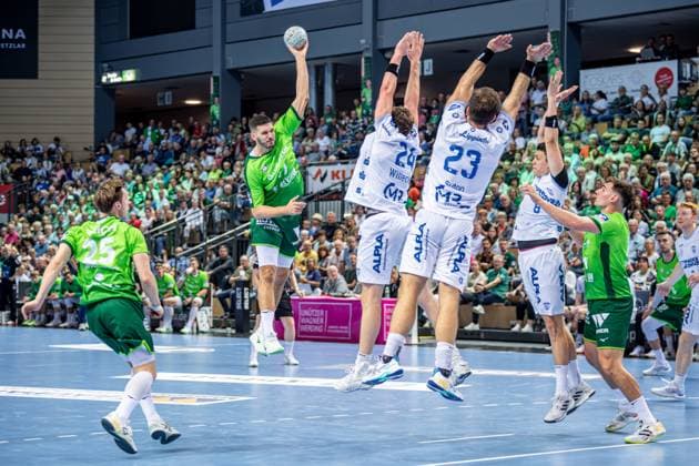 Handball Bundesliga HSG Wetzlar TBV Lemgo Lippe, 14 09 25 Stefan Cavor HSG Wetzlar, 77 , Joel Willecke TBV Lemgo Lippe, 24 , Tim Suton TBV Lemgo Lippe, 23 , Frederik Simak TBV Lemgo Lippe, 8 , Josip Simic HSG Wetzlar, 10 , Justin Müller HSG Wetzlar, 25 Handball Bundesliga HSG Wetzlar TBV Lemgo Lippe Wetzlar, 14 09 25 Copyright: xBEAUTIFULxSPORTS Roeczeyx