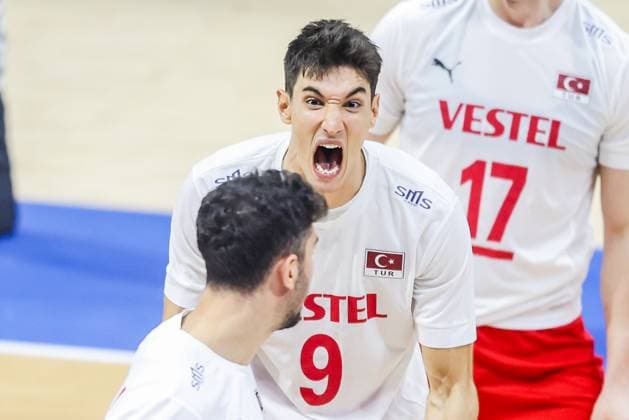 (250915) -- QUEZON CITY, Sept. 15, 2025 -- Ramazan Efe Mandiraci (C) of T¨¹rkiye celebrates during the pool G match between T¨¹rkiye and Libya at the FIVB Men s World Championship, WM, Weltmeisterschaft 2025 in Quezon City, the Philippines, on Sept. 15, 2025. ) (SP)THE PHILIPPINES-QUEZON CITY-VOLLEYBALL-FIVB MEN S WORLD CHAMPIONSHIP 2025-TUR VS LIB RouellexUmali 