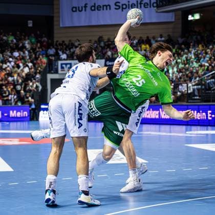 14 09 2025, xovx, Handball Daikin Handball Bundesliga, HSG Wetzlar TBV Lemgo Lippe v l Tim Suton TBV Lemgo Lippe , Justin Müller HSG Wetzlar , Joel Willecke TBV Lemgo Lippe Wetzlar Buderus Arena Hessen Germany EN