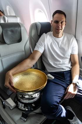 GER, Eurobasket 2025, Basketball Europameisterschaft, Heimreise und Empfang in Frankfurt 15.09.2025, ING Bank, Frankfurt, GER, Eurobasket 2025, Basketball Europameisterschaft, Heimreise und Empfang in Frankfurt Johannes Voigtmann (Deutschland, No 7) mit dem Pokal Â Foto Alexander Trienitz nordphoto GmbH *** GER, Eurobasket 2025, European Basketball Championship, journey home and reception in Frankfurt 15 09 2025, ING Bank, Frankfurt, GER, Eurobasket 2025, European Basketball Championship, journey home and reception in Frankfurt Johannes Voigtmann Germany, No 7 with the trophy Â Photo Alexander Trienitz nordphoto GmbH nordphotoxGmbHx xTrienitz nph00051