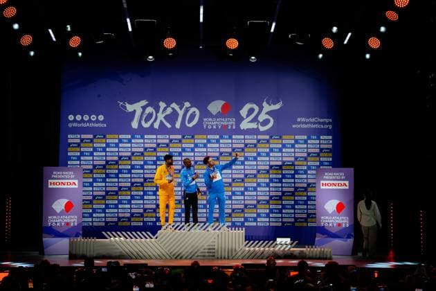 World Athletics Championships Tokyo, 15 09 2025 Medal ceremony of Mens Marathon during the World Athletics Championships with Amanal Petros GER , Alphonce Felix Simbu TAN Iliass Aouani ITA 15 09 2025 in Tokyo Copyright: xBEAUTIFULxSPORTS Flatemerschx