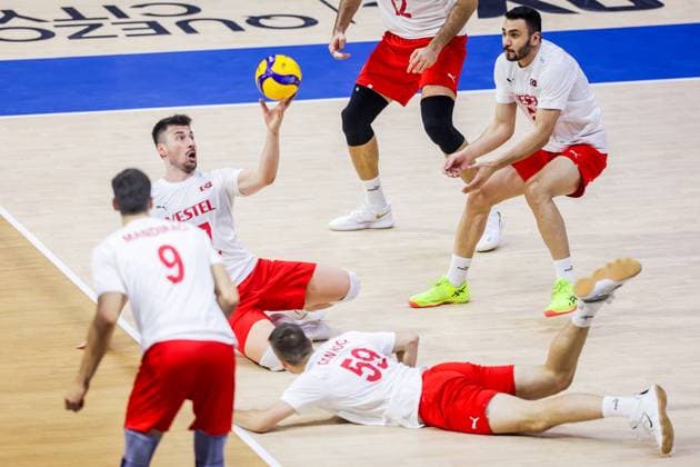 (250915) -- QUEZON CITY, Sept. 15, 2025 -- Players of T¨¹rkiye compete during the pool G match between T¨¹rkiye and Libya at the FIVB Men s World Championship, WM, Weltmeisterschaft 2025 in Quezon City, the Philippines, on Sept. 15, 2025. ) (SP)THE PHILIPPINES-QUEZON CITY-VOLLEYBALL-FIVB MEN S WORLD CHAMPIONSHIP 2025-TUR VS LIB RouellexUmali 