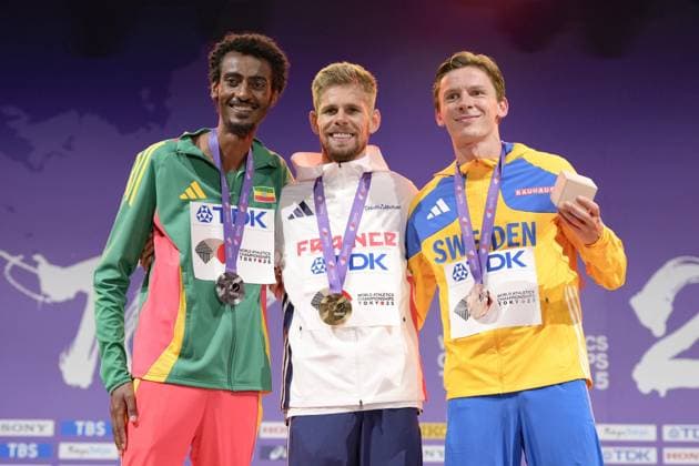 Athletics: World championships in Tokyo Gold medalist Jimmy Gressier of France poses on the podium during the medal ceremony for the men s 10,000-meter event at the World Athletics Championships at the National Stadium in Tokyo on Sept. 15, 2025, alongside silver medalist Yomif Kejelcha (L) of Ethiopia and bronze medalist Andreas Almgren of Sweden.  A14AA0004851314P