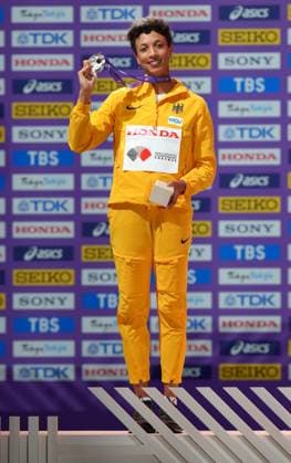 (250915) -- TOKYO, Sept. 15, 2025 -- Silver medalist Malaika Mihambo of Germany poses during the women s long jump awarding ceremony at the 2025 World Athletics Championships in Tokyo, Japan, Sept. 15, 2025. ) (SP)JAPAN-TOKYO-ATHLETICS-WORLD ATHLETICS CHAMPIONSHIPS-WOMEN S LONG JUMP-AWARDING CEREMONY JuxHuanzong 