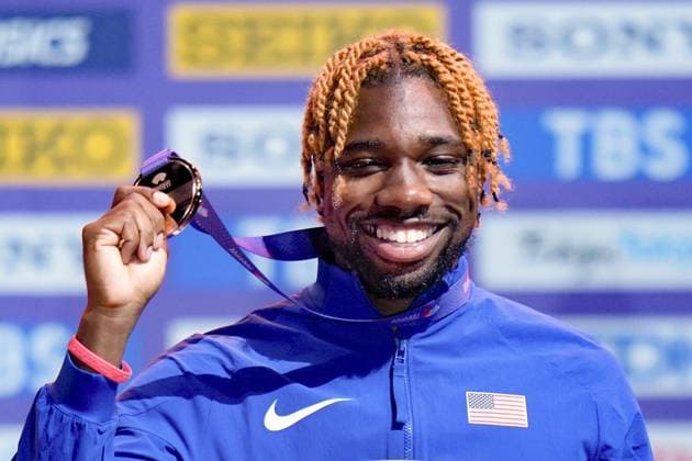 Athletics: World championships in Tokyo Bronze medalist Noah Lyles of the United States poses on the podium during the medal ceremony for the men s 100-meter event at the World Athletics Championships at the National Stadium in Tokyo on Sept. 15, 2025.  A14AA0004851373P