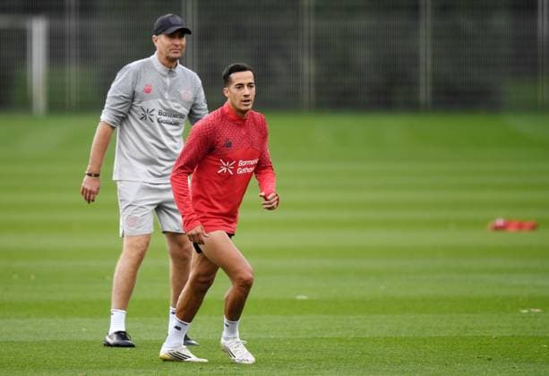 15 09 2025, xophax, Soccer 1 Bundesliga Bayer 04 Leverkusen Season 2025 2026 Bayer 04 Leverkusen , Training Coach Kasper Hjulmand , left with Lucas Vazquez Leverkusen
