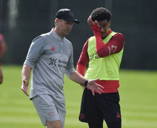 15 09 2025, xophax, Soccer 1 Bundesliga Bayer 04 Leverkusen Season 2025 2026 Bayer 04 Leverkusen , Training Coach Kasper Hjulmand with Malik Tillman, right Leverkusen