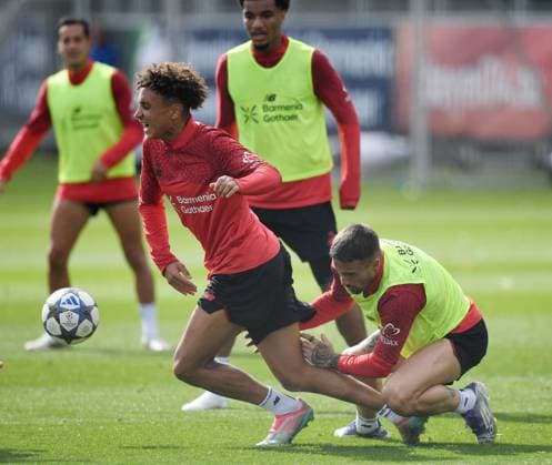 15 09 2025, xophax, Soccer 1 Bundesliga Bayer 04 Leverkusen Season 2025 2026 Bayer 04 Leverkusen , Training Eliesse Ben Seghir, left and Aleix Garcia Leverkusen