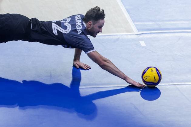 (250915) -- QUEZON CITY, Sept. 15, 2025 -- Isaac Heslinga of Canada competes during the pool G match between Canada and Japan at the FIVB Men s World Championship, WM, Weltmeisterschaft 2025 in Quezon City, the Philippines, on Sept. 15, 2025. ) (SP) THE PHILIPPINES-QUEZON CITY-FIVB MEN S WORLD CHAMPIONSHIP 2025-CAN VS JPN ROUELLExUMALI 