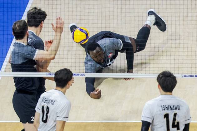 (250915) -- QUEZON CITY, Sept. 15, 2025 -- Sharone Vernon-Evans (2nd R) of Canada competes during the pool G match between Canada and Japan at the FIVB Men s World Championship, WM, Weltmeisterschaft 2025 in Quezon City, the Philippines, on Sept. 15, 2025. ) (SP) THE PHILIPPINES-QUEZON CITY-FIVB MEN S WORLD CHAMPIONSHIP 2025-CAN VS JPN ROUELLExUMALI 