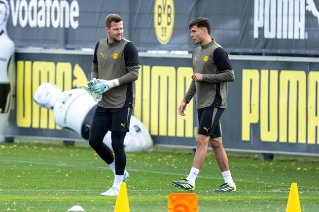 15 09 2025, Final training session for the UEFA Champions League match between Juventus Turin and Borussia Dortmund, f l goalkeeper Patrick Drewes Borussia Dortmund , Aaron Anselmino Borussia Dortmund , Dortmund training ground Borussia Dortmund NRW Germany xRHR PHOTO DEx Copyright: DennisxEwert RHR-FOTOx RHR-FOTO DE