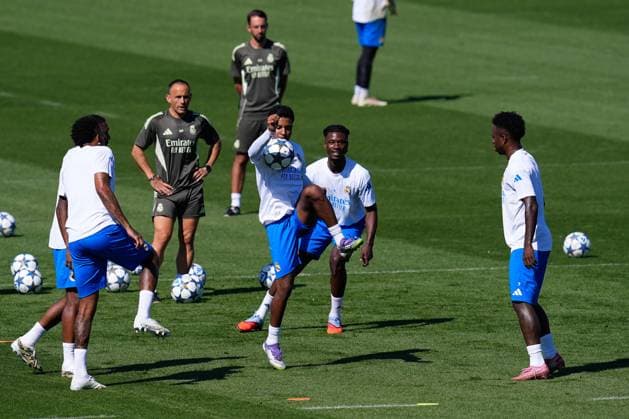 September 15, 2025, Valdebebas, Madrid, Spain: Rodrygo of Real Madrid CF warms up during a training session and press conference, PK, Pressekonferenz ahead of their UEFA Champions League 2025 26 match against Olympique de Marseille at Ciudad Deportiva Real Madrid on September 15, 2025, in Valdebebas, Madrid, Spain. Valdebebas Spain - ZUMAa181 20250915_zaa_a181_029 Copyright: xDennisxAgyemanx