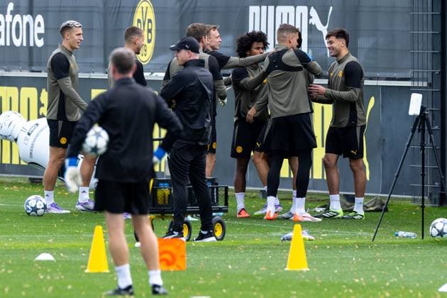 15 09 2025, Final training session for the UEFA Champions League match between Juventus Turin and Borussia Dortmund, f l Nico Schlotterbeck Borussia Dortmund , Waldemar Anton Borussia Dortmund , goalkeeper Patrick Drewes Borussia Dortmund , Maximilian Beier Borussia Dortmund , Karim Adeyemi Borussia Dortmund , goalkeeper Alexander Meyer Borussia Dortmund , Aaron Anselmino Borussia Dortmund laughing, Dortmund training ground Borussia Dortmund NRW Germany xRHR PHOTO DEx Copyright: DennisxEwert RHR-FOTOx RHR-FOTO DE