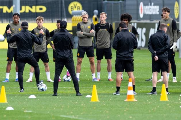15 09 2025, Final training session for the UEFA Champions League match between Juventus Turin and Borussia Dortmund, from l Filipo Mane Borussia Dortmund , Cole Campbell Borussia Dortmund , Yan Couto Borussia Dortmund , üNico Schlotterbeck Borussia Dortmund , Maximilian Beier Borussia Dortmund , Karim Adeyemi Borussia Dortmund , Goalkeeper Silas Ostrzinski Borussia Dortmund , Dortmund Training ground Borussia Dortmund NRW Germany xRHR PHOTO DEx Copyright: DennisxEwert RHR-FOTOx RHR-FOTO DE