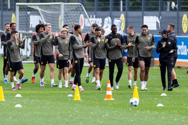 15 09 2025, Final training session for the UEFA Champions League match between Juventus Turin and Borussia Dortmund, f l The BVB players clap, Dortmund training ground Borussia Dortmund NRW Germany xRHR PHOTO DEx Copyright: DennisxEwert RHR-FOTOx RHR-FOTO DE