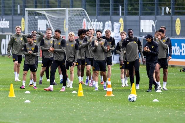 15 09 2025, Final training session for the UEFA Champions League match between Juventus Turin and Borussia Dortmund, from l Julian Brandt Borussia Dortmund , Yan Couto Borussia Dortmund , Marcel Sabitzer Borussia Dortmund , Julian Ryerson Borussia Dortmund , Felix Nmecha Borussia Dortmund , Daniel Svensson Borussia Dortmund , Karim Adeyemi Borussia Dortmund , Nico Schlotterbeck Borussia Dortmund , Ramy Bensebaini Borussia Dortmund , Maximilian Beier Borussia Dortmund , Cole Campbell Borussia Dortmund , Serhou Guirassy Borussia Dortmund , Athletic trainer Marcelo Martins Borussia Dortmund , Jobe Bellingham Borussia Dortmund , Dortmund training ground Borussia Dortmund NRW Germany xRHR PHOTO DEx Copyright: DennisxEwert RHR-FOTOx RHR-FOTO DE