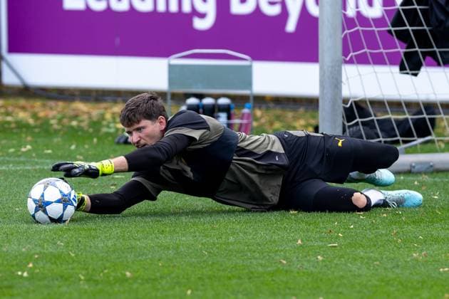 15 09 2025, Final training session for the UEFA Champions League match between Juventus Turin and Borussia Dortmund, Goalkeeper Gregor Kobel Borussia Dortmund , Dortmund Training ground Borussia Dortmund NRW Germany xRHR PHOTO DEx Copyright: DennisxEwert RHR-FOTOx RHR-FOTO DE